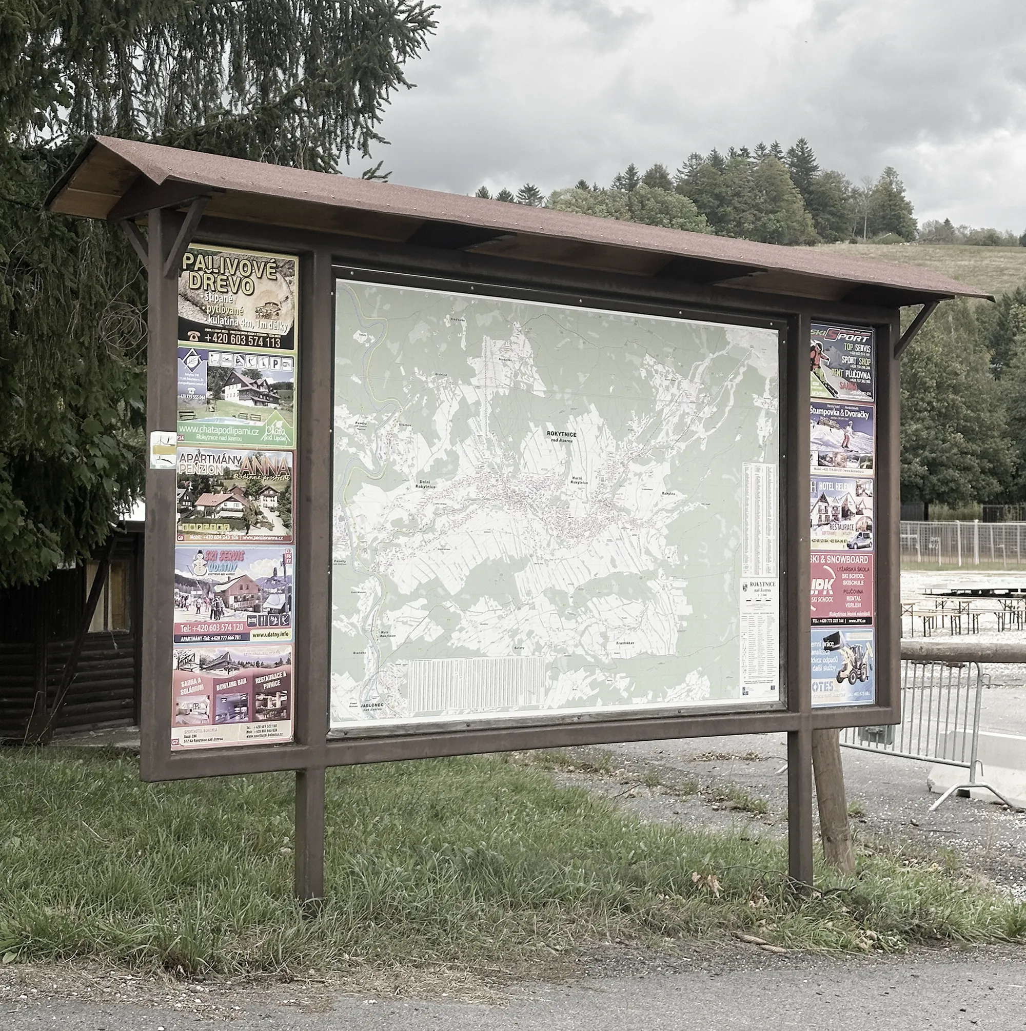 Nahoru striska s mapou puvodni copy